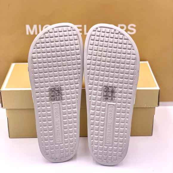 Michael Kors Penny Slide Flip Flops Ski Patch - Picture 6 of 12